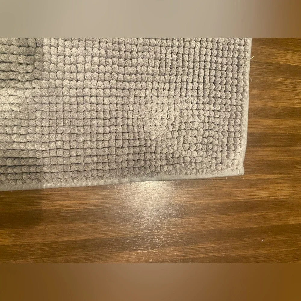Mohawk Home gray bathroom rug size 24x17
